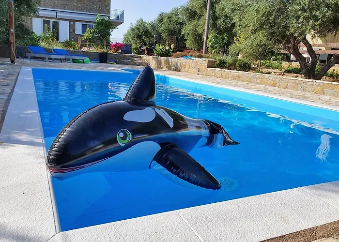 Hakuna Matata Holidays Wooden With Airco & Pool In Greek Olive Grove Methóni