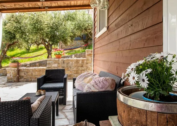 Hakuna Matata Holidays Wooden With Airco & Pool In Greek Olive Grove Gerendaház *