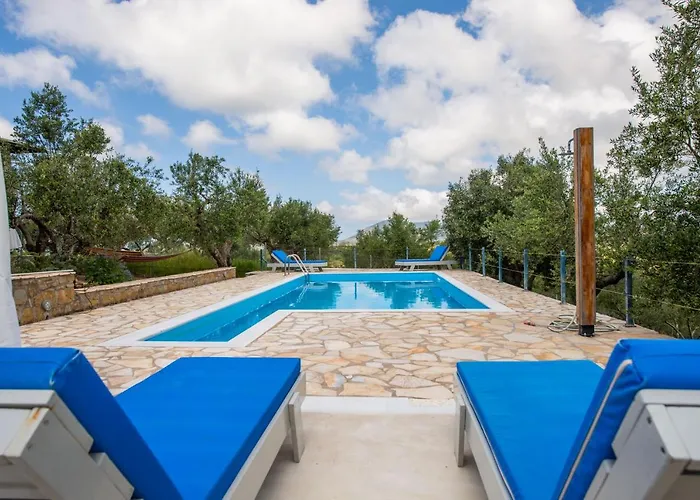 Gerendaház Hakuna Matata Holidays Wooden With Airco & Pool In Greek Olive Grove Methóni
