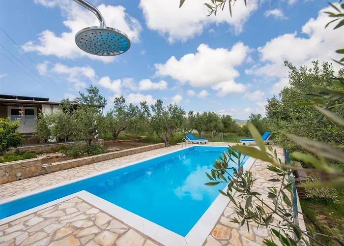 Hakuna Matata Holidays Wooden With Airco & Pool In Greek Olive Grove Gerendaház *