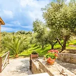 Domek letniskowy Hakuna Matata Holidays Wooden With Airco & Pool In Greek Olive Grove