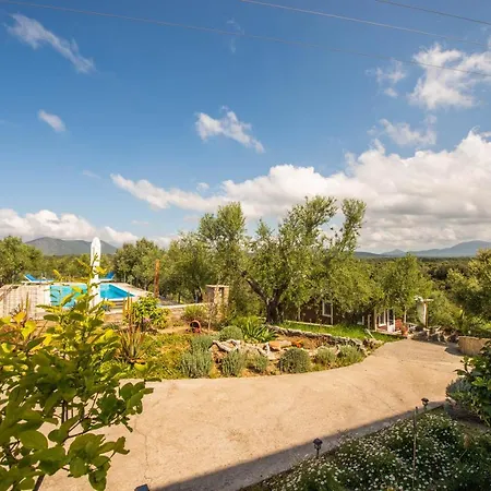 Hakuna Matata Holidays Wooden With Airco & Pool In Greek Olive Grove بيت خشبي