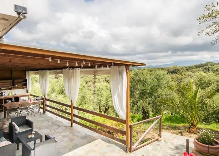 Alojamento de Turismo Selvagem Hakuna Matata Holidays Wooden With Airco & Pool In Greek Olive Grove *