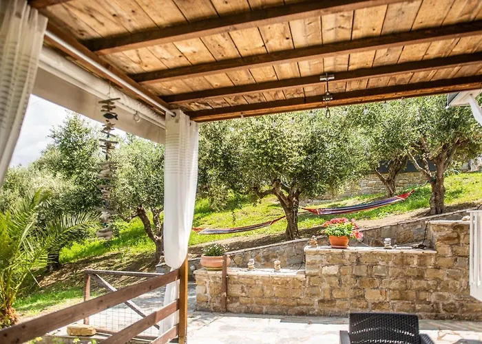 Hakuna Matata Holidays Wooden With Airco & Pool In Greek Olive Grove Modon